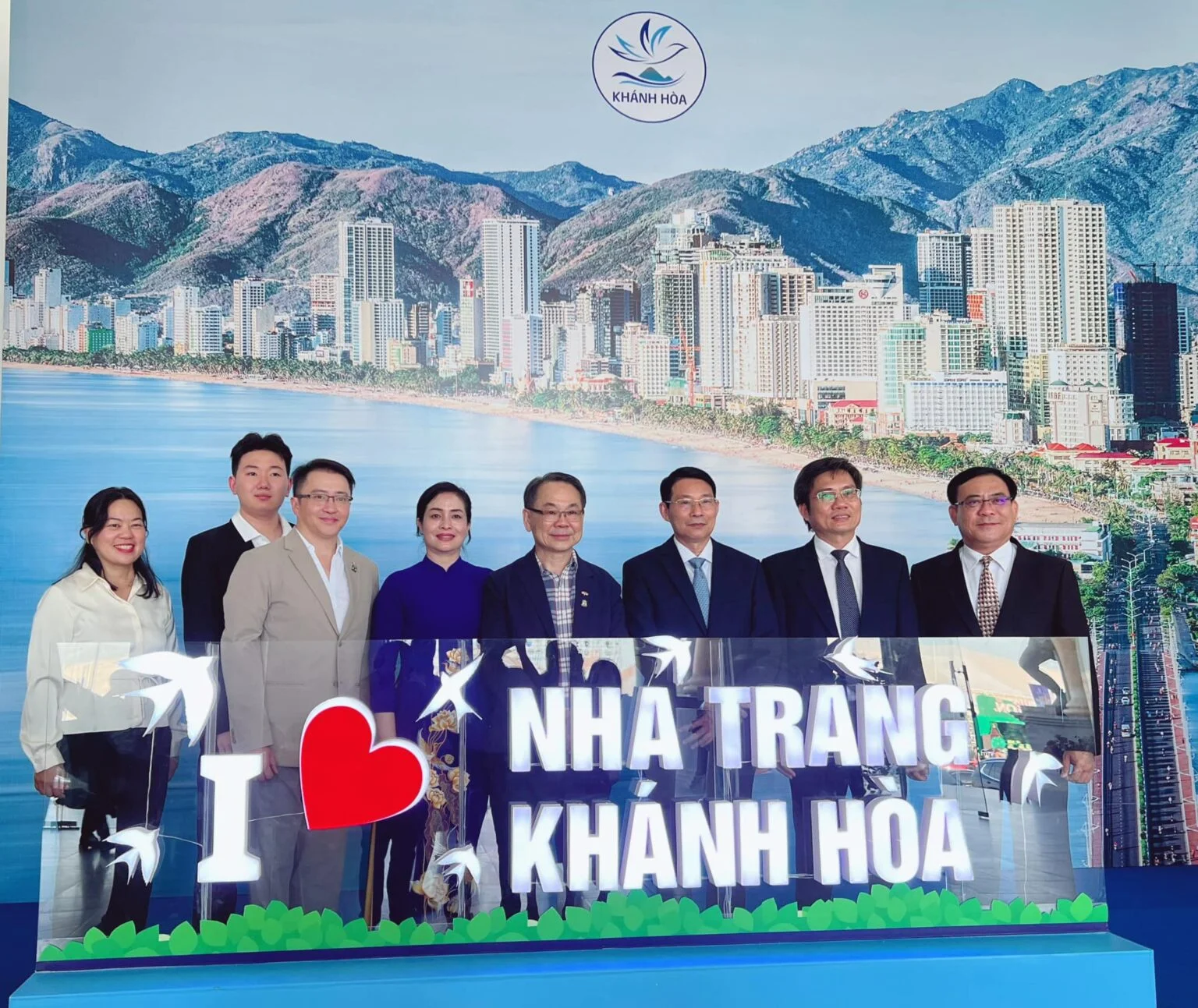 Building Stronger Vietnam-Canada Relations: A Successful Visit to Khanh Hoa Province