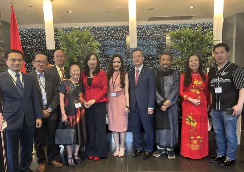 Strengthening the Vietnamese Community in Canada: A Heartfelt Journey Homeward